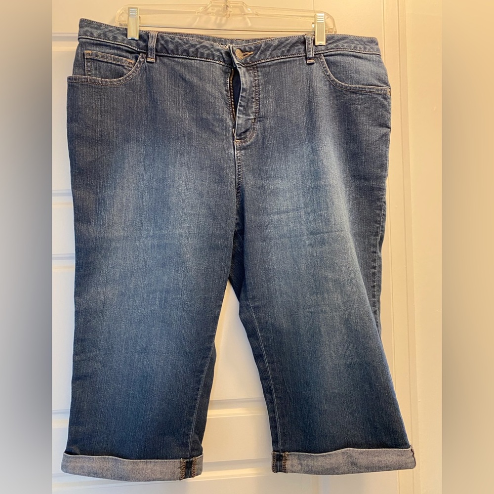 Croft & Barrow jean capris, size 16